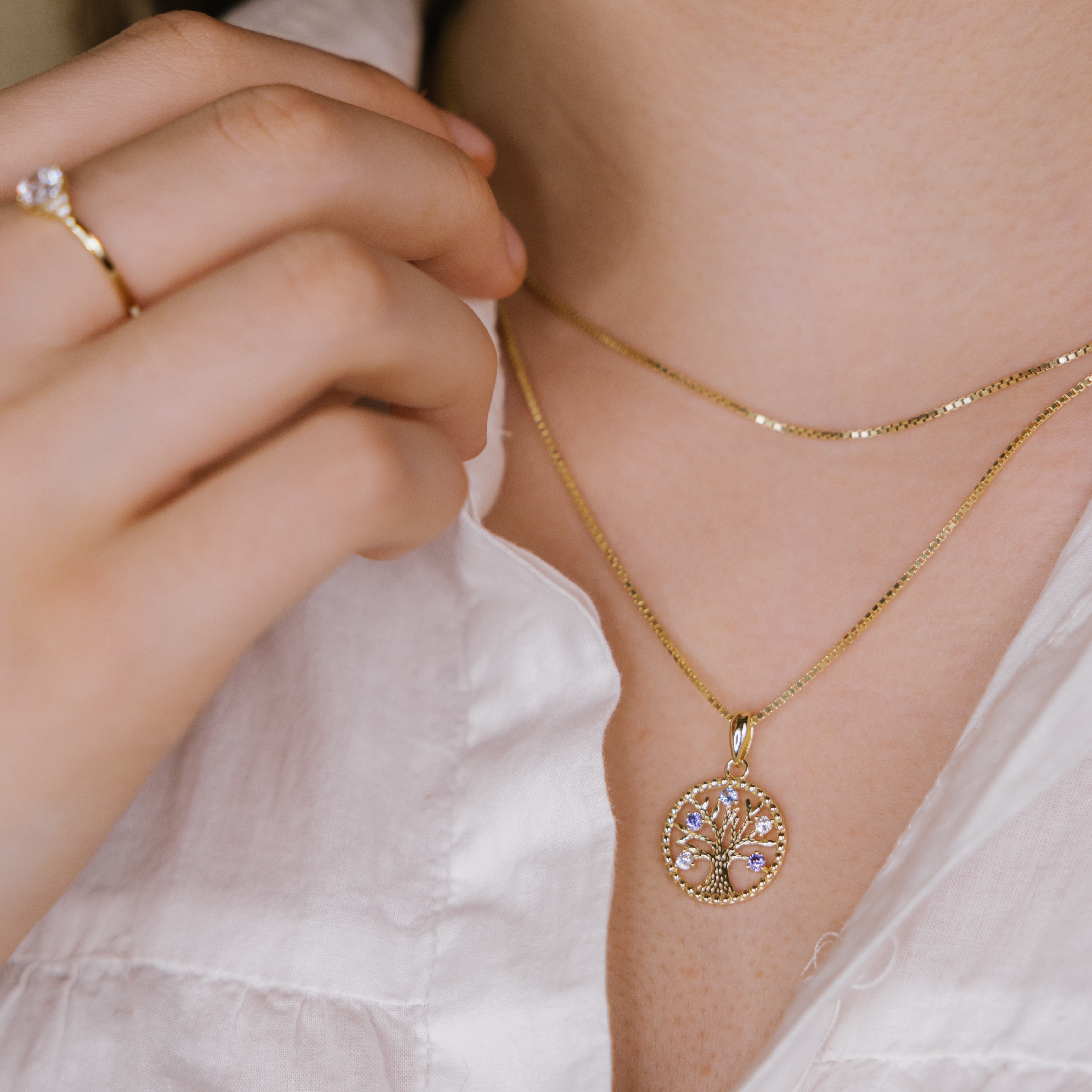 Bilde nummer 2 av Pan Jewelry, Smykke i 925 forgylt sølv med zirkonia i blå nyanser og livets tre