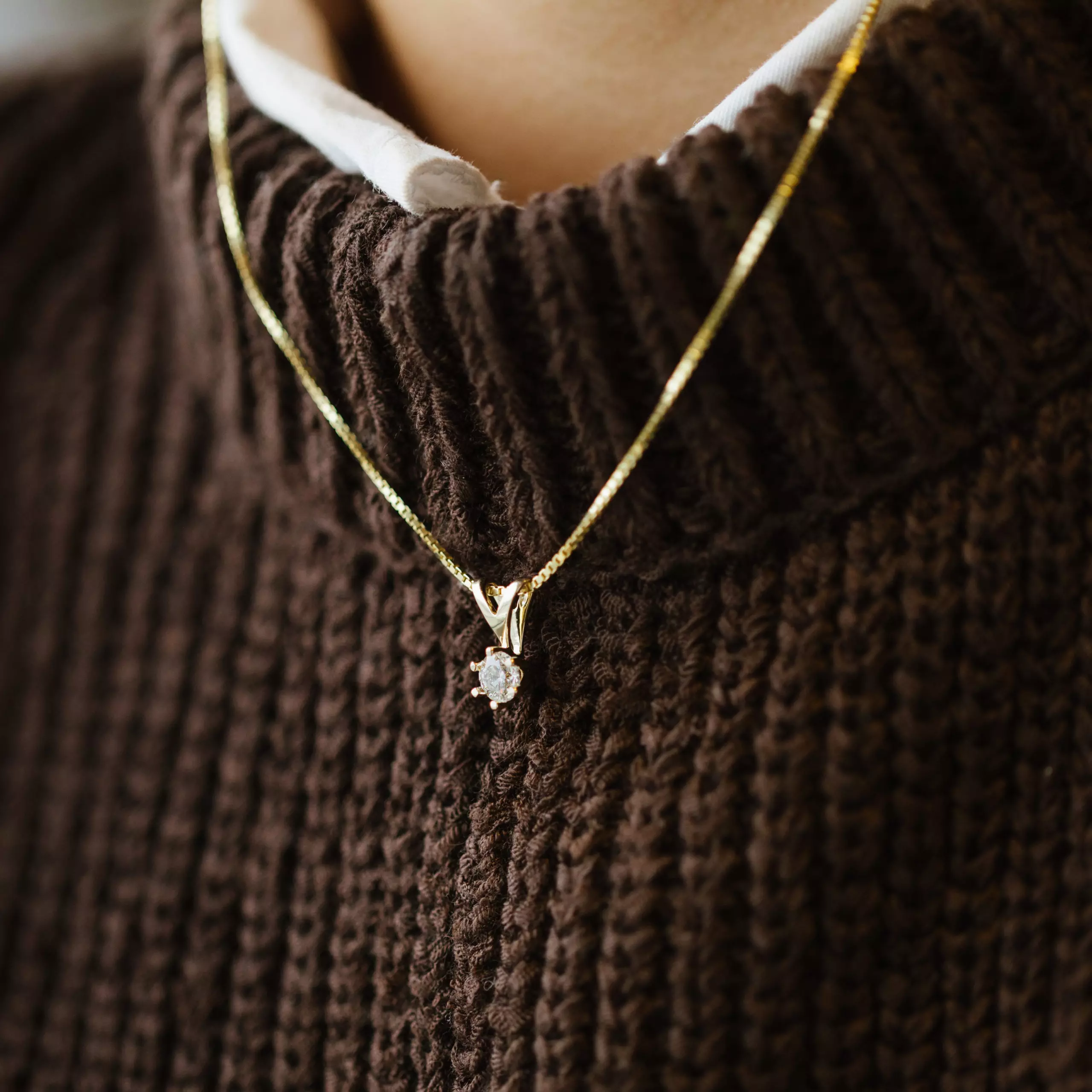 Bilde nummer 3 av Olivia anheng i 585 gult gull med diamant 0,30 ct