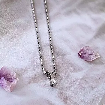 Bilde nummer 4 av Olivia anheng i 585 hvitt gull med diamant 0,07 ct