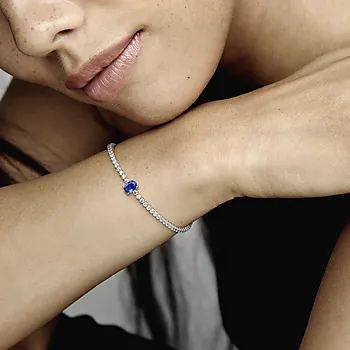 Bilde nummer 2 av Pandora timeless, Tennisarmbånd i 925 sølv med blå krystall