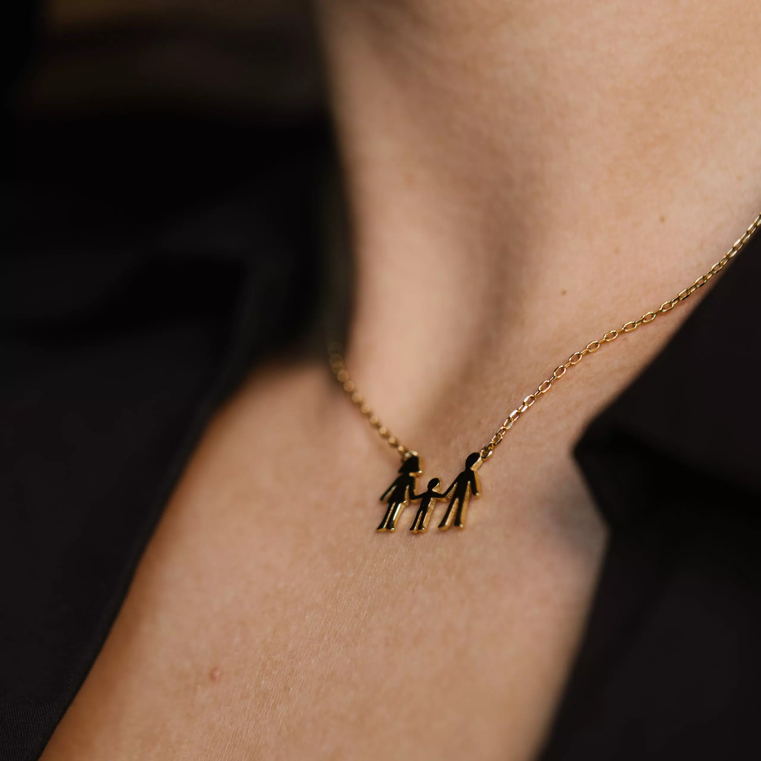 Bilde nummer 2 av Pan Jewelry, Familiesmykke med mor, far og en sønn i forgylt 925 sølv