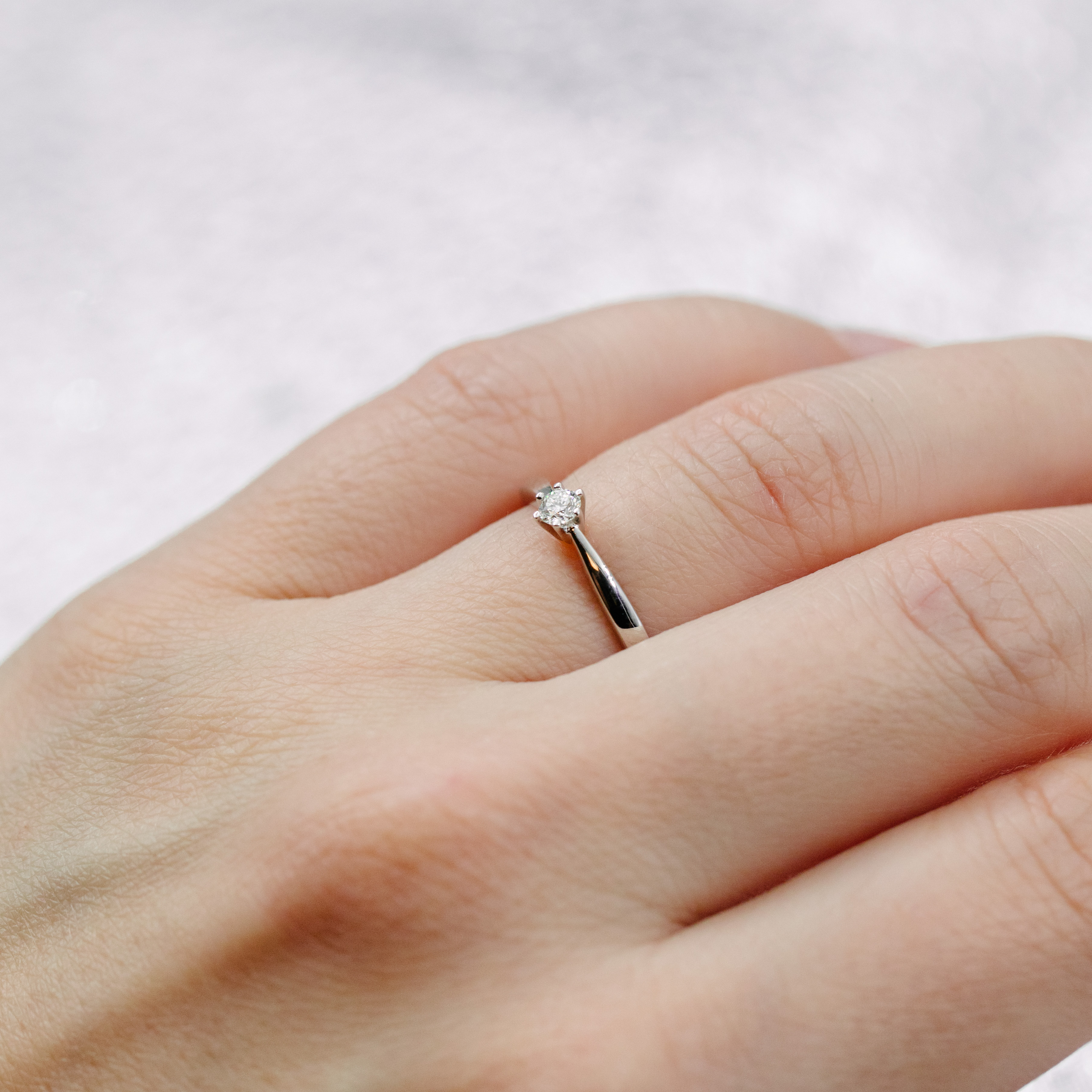 Bilde nummer 4 av Olivia diamantring i 585 hvitt gull 0,10 ct