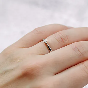 Bilde nummer 4 av Olivia diamantring i 585 hvitt gull 0,10 ct