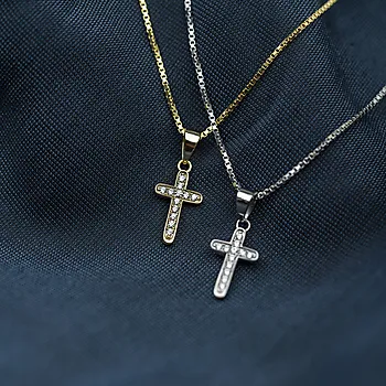 Bilde nummer 4 av Pan Jewelry, Smykke i forgylt 925 sølv med kors og zirkonia