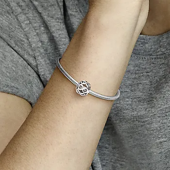 Bilde nummer 2 av Pandora Moments, Charm i 925 sølv med evighetstegn