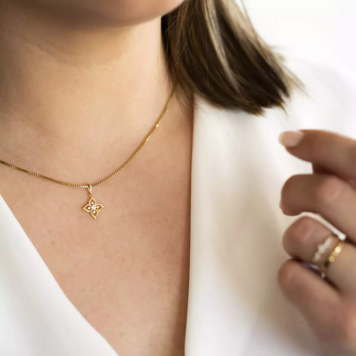Bilde nummer 3 av Pan Jewelry, Anheng i 585 gult gull med zirkonia og blomst