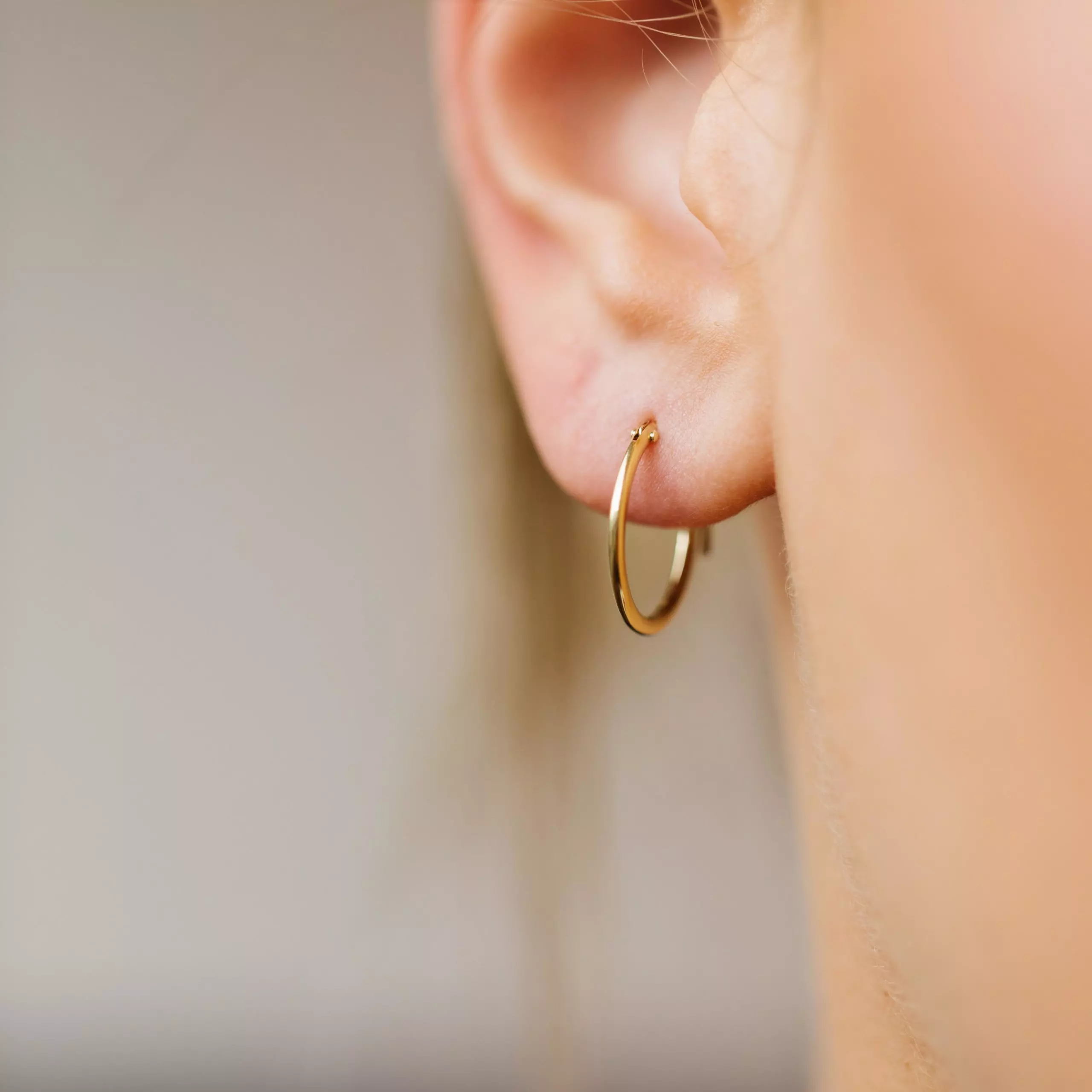 Bilde nummer 2 av Pan Jewelry, Klassiske øreringer i 585 gult gull