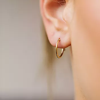 Bilde nummer 2 av Pan Jewelry, Klassiske øreringer i 585 gult gull