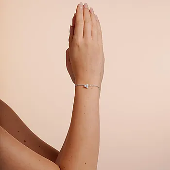 Bilde nummer 2 av Eira armbånd i messing med perler