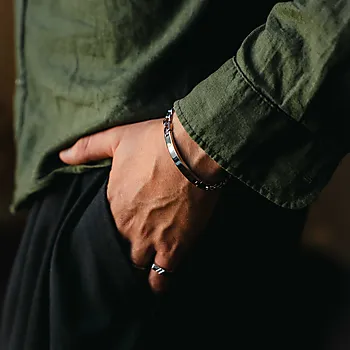 Bilde nummer 2 av Legacy armbånd i stål med plate
