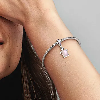Bilde nummer 2 av Pandora Moments, Charm i 925 sølv hengende skilpadde