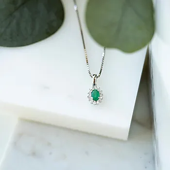 Bilde nummer 4 av Gold Collection, Anheng i 585 hvitt gull med diamanter 0,14 ct og smaragd