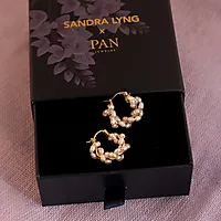 Bilde nummer 3 av Perledrøm øreringer i 925 forgylt sølv med ferskvannsperler