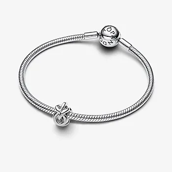 Bilde nummer 4 av Pandora Moments, Charms i 925 sølv med evighetsknute