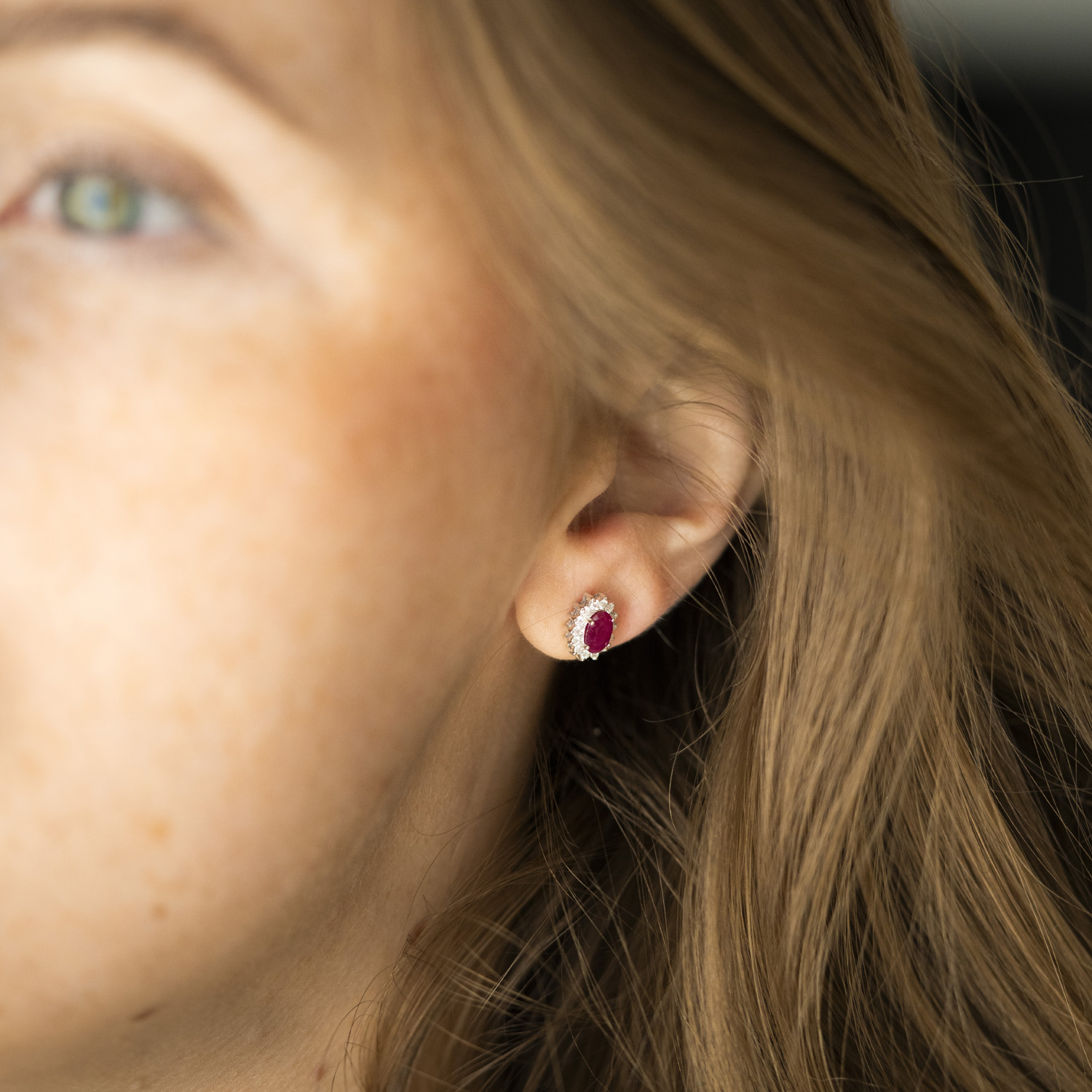 Bilde nummer 2 av Gold Collection, Øredobber i 585 hvitt gull med diamant 0,28 ct og rubin