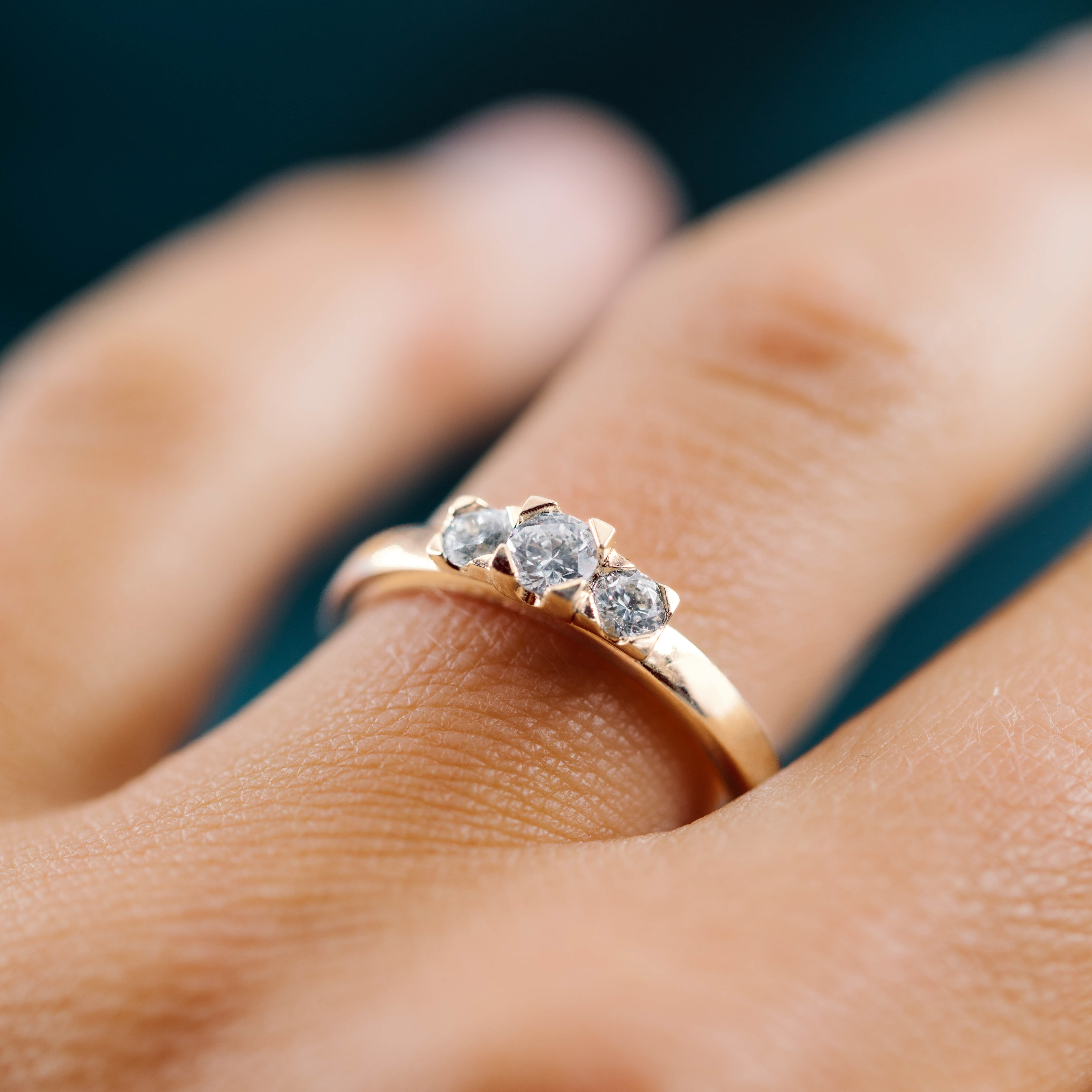 Bilde nummer 2 av Moments by Pan Jewelry, Diamantring Adore i 585 gult gull 0,43 CT | 2,5 mm bredde
