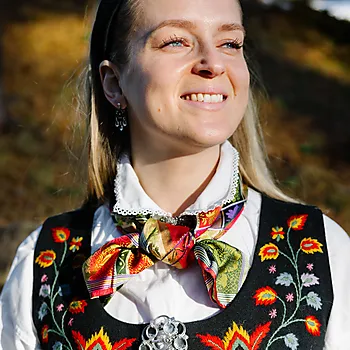 Bilde nummer 3 av Tyrihans, Eufemia silkeskjerf i 100% silke