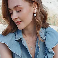 Bilde nummer 2 av Solstice øredobber i messing med opal