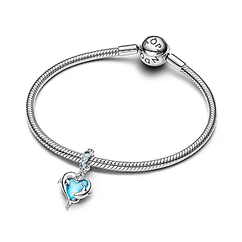 Bilde nummer 3 av Pandora Moments, Charm i  925 sølv med delfin i aquablå muranoglass