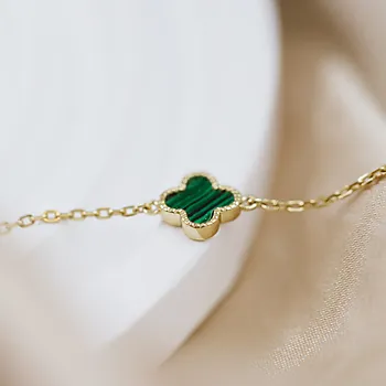 Bilde nummer 3 av Pan Jewelry, Kløver armbånd i forgylt 925 sølv med grønn syntetisk malakitt