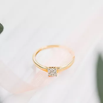 Bilde nummer 3 av Lilly diamantring i 375 gult gull 0,06 ct