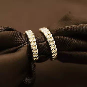 Bilde nummer 2 av Pan Jewelry, Øreringer i 585 gult gull med flette