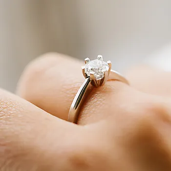 Bilde nummer 2 av Olivia diamantring i 585 hvitt gull 1,00 ct