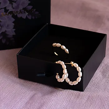 Bilde nummer 4 av Engledråper øreringer i 925 forgylt sølv med ferskvannsperler