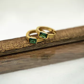 Bilde nummer 4 av Janne Formoe by Pan Jewelry, Øreringer i forgylt 925 sølv med grønn zirkonia