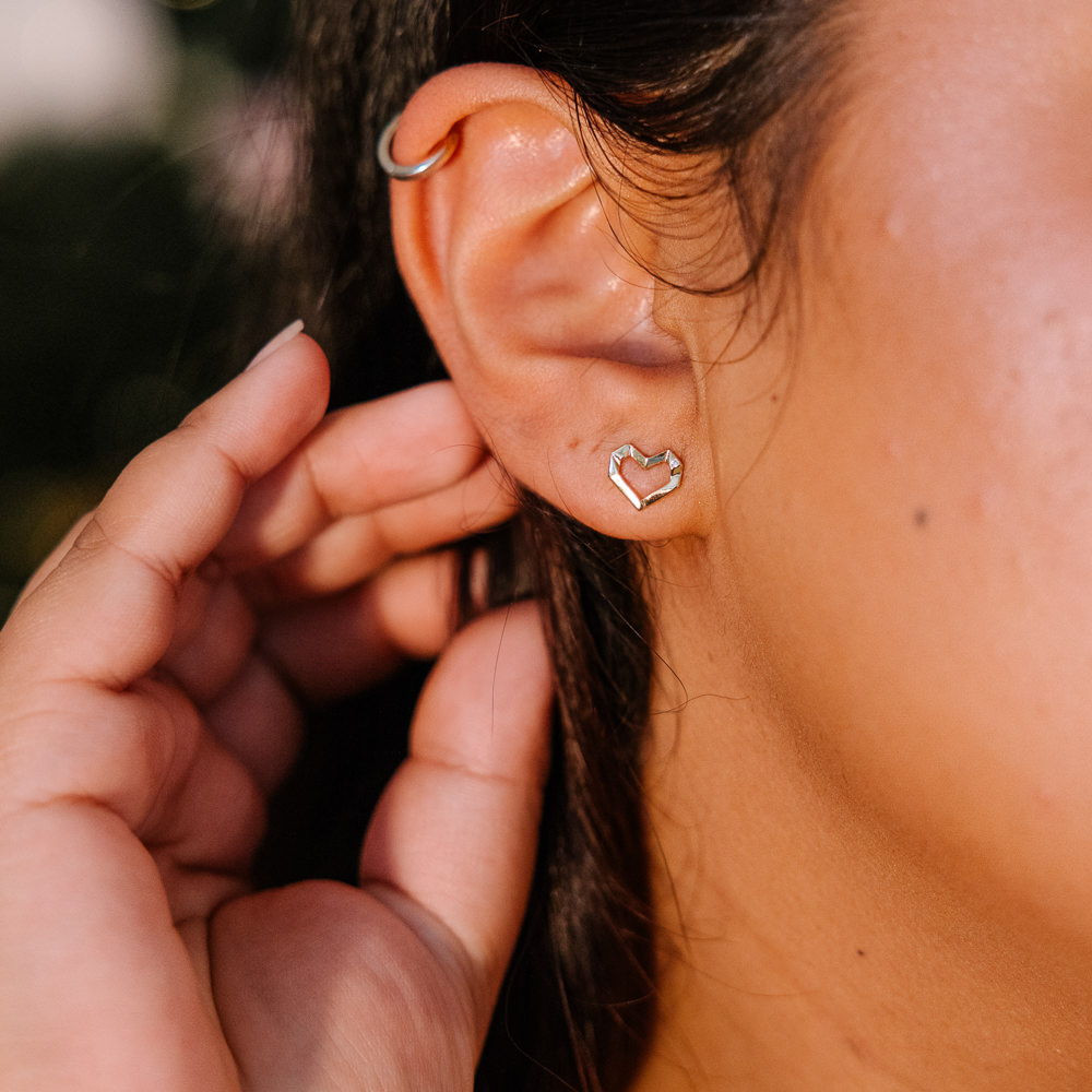 Bilde nummer 2 av Pan Jewelry, Øredobber i forgylt 925 sølv med hjerte