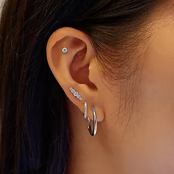 Bilde nummer 2 av Ørepiercing i 925 sølv med zirkonia