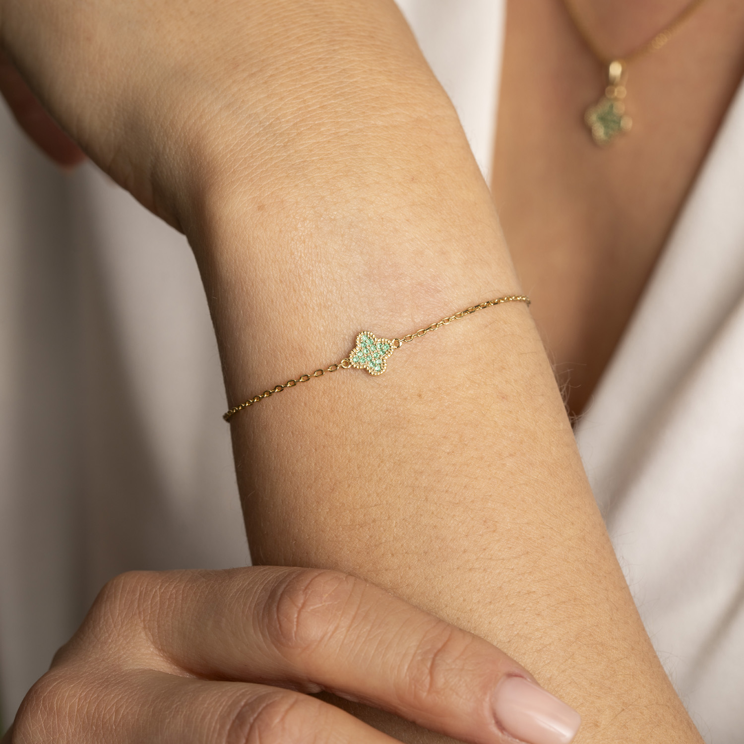 Bilde nummer 2 av Pan Jewelry, Kløver armbånd i forgylt 925 sølv med grønn zirkonia