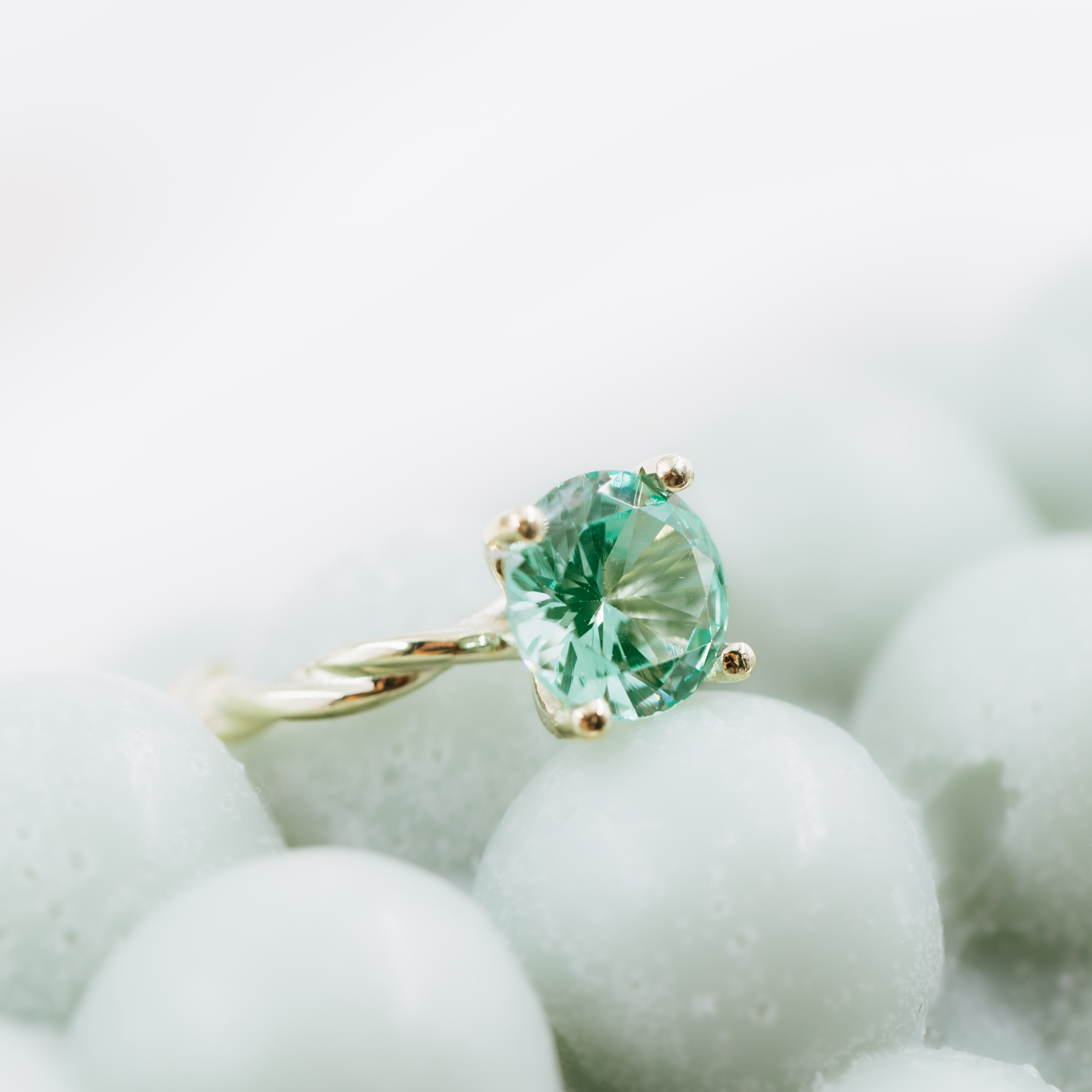 Bilde nummer 4 av Pan Jewelry Drops, Ring i 585 gult gull med syntetisk Spinell