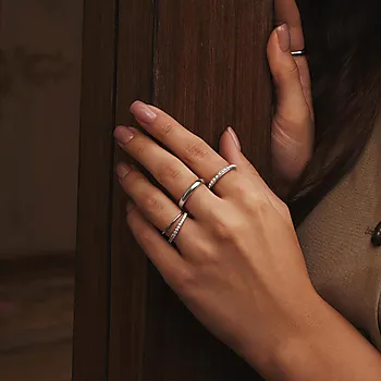 Bilde nummer 3 av Ring i 925 sølv med skjellperler