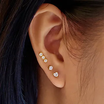 Bilde nummer 2 av Ørepiercing i 925 forgylt sølv med hjerte