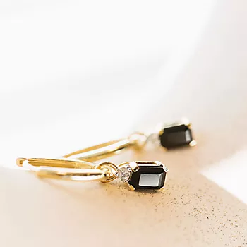 Bilde nummer 3 av Michelle øreringer i 585 gult gull med diamanter 0,08 ct og sort onyx