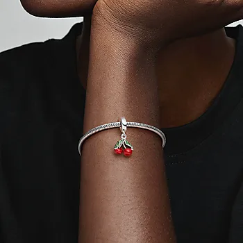Bilde nummer 2 av Pandora Moments, Charms i 925 sølv med kirsebær