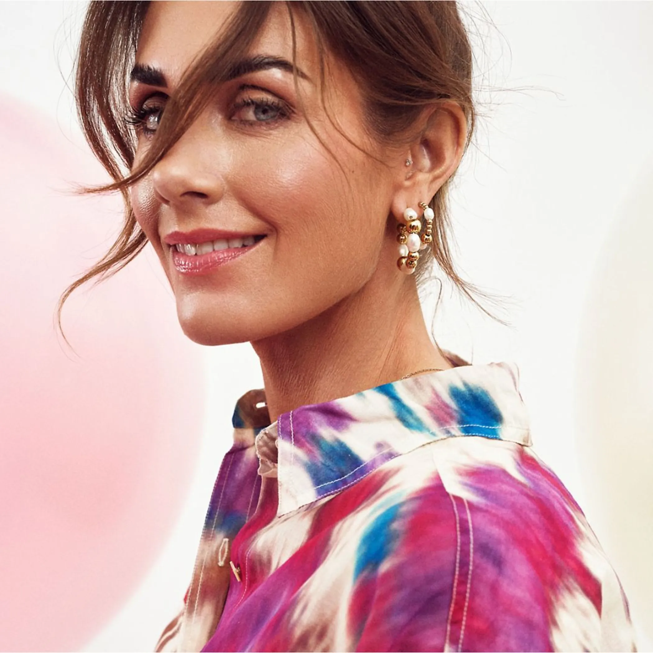 Pearl City øreringer i stål med ferskvannsperler Gullfunn