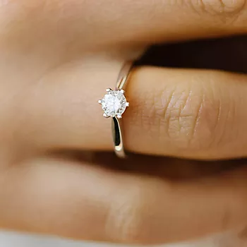 Bilde nummer 4 av Olivia diamantring i 585 hvitt gull 0,50 ct