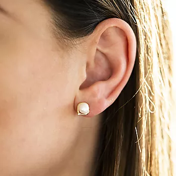 Bilde nummer 2 av Pan Jewelry, Øredobber i 585 gult gull med ferskvannsperle og zirkonia