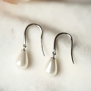 Bilde nummer 3 av Pan Jewelry, Øredobber i 925 sølv med perlemor