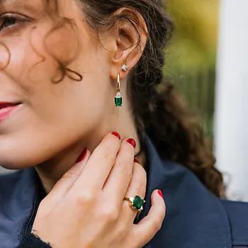 Bilde nummer 4 av Michelle øreringer i 585 gult gull med diamanter 0,16 ct og hydrotermisk smaragd
