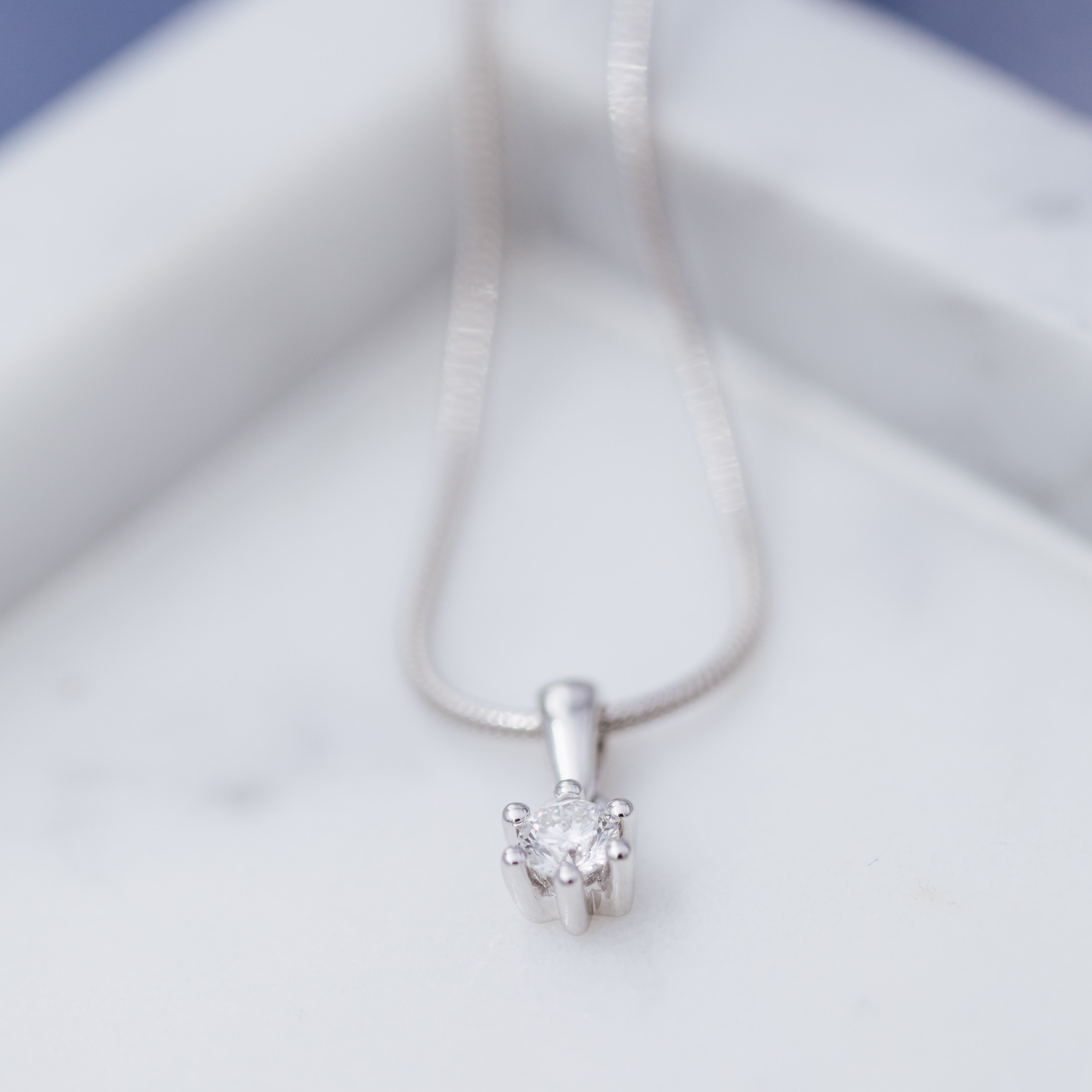 Bilde nummer 3 av Pan Jewelry, Ingrid enstensanheng i 585 hvitt gull 0,20 ct