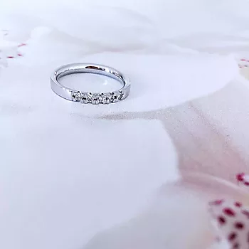 Bilde nummer 3 av Pan Jewelry, Lady alliansering i 585 hvitt gull med diamant 0,15 ct TWSI