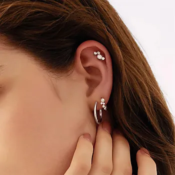 Bilde nummer 2 av Øreringer i 925 sølv med skjellperler