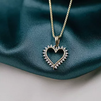 Bilde nummer 3 av Sophia smykke i 375 gult gull med diamanthjerte 0,15 ct