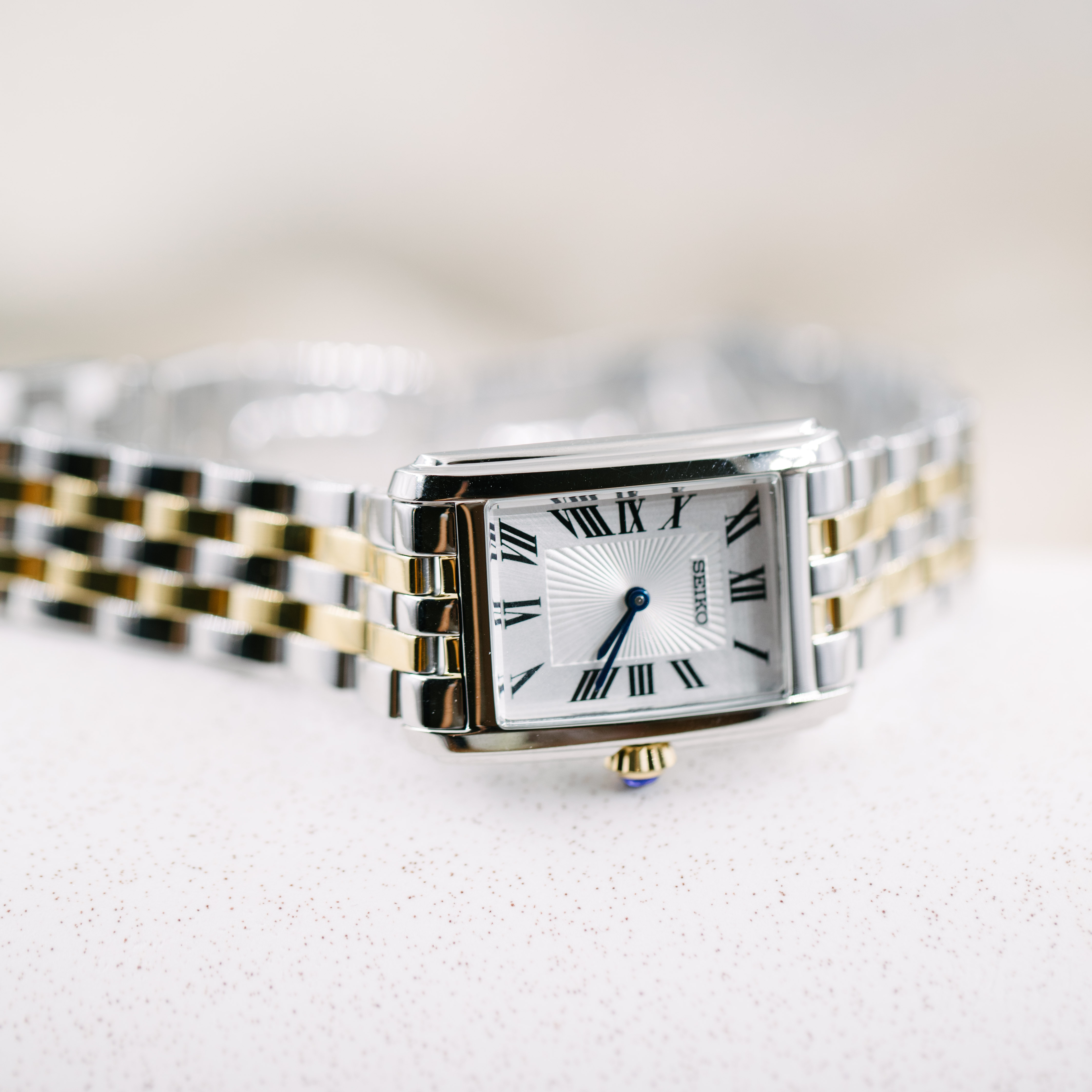 Bilde nummer 2 av Seiko, Basic dameklokke med tofarget stållenke