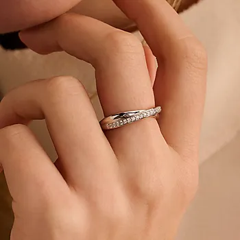 Bilde nummer 2 av Ring i 925 sølv med zirkona