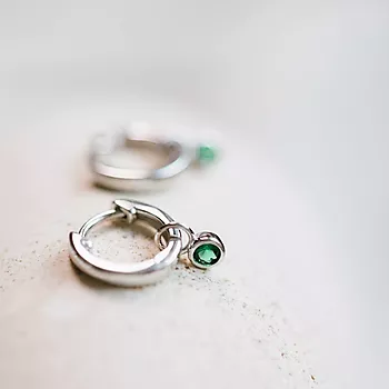 Bilde nummer 2 av Pan Jewelry, Øreringer i 925 sølv med grønn zirkonia