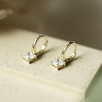 Bilde nummer 4 av Pan Jewelry, Øreringer i forgylt sølv med zirkonia